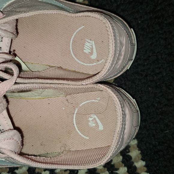Pink Nikes - Picture 4 of 7
